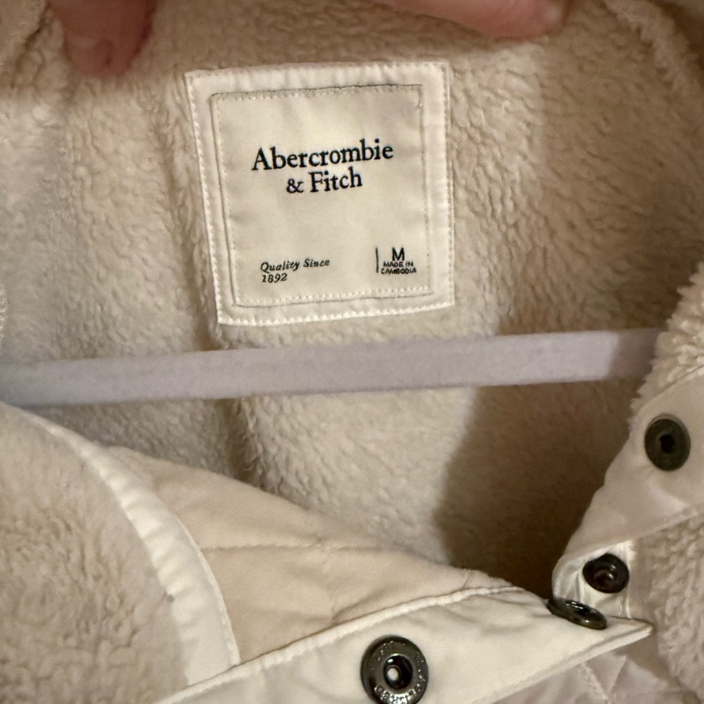 Abercrombie & Fitch Cream Quilted Sherpa Pullover - Picture 2 of 4